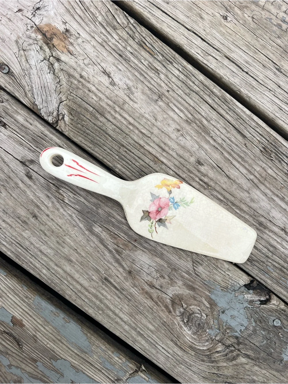 Vintage Floral Ceramic Cake Server in Cream with Pink and Yellow Flowers